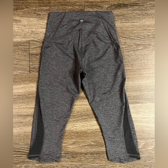 Lululemon Train Times Crop 17" in Heathered Black Size 6 - Picture 10 of 10